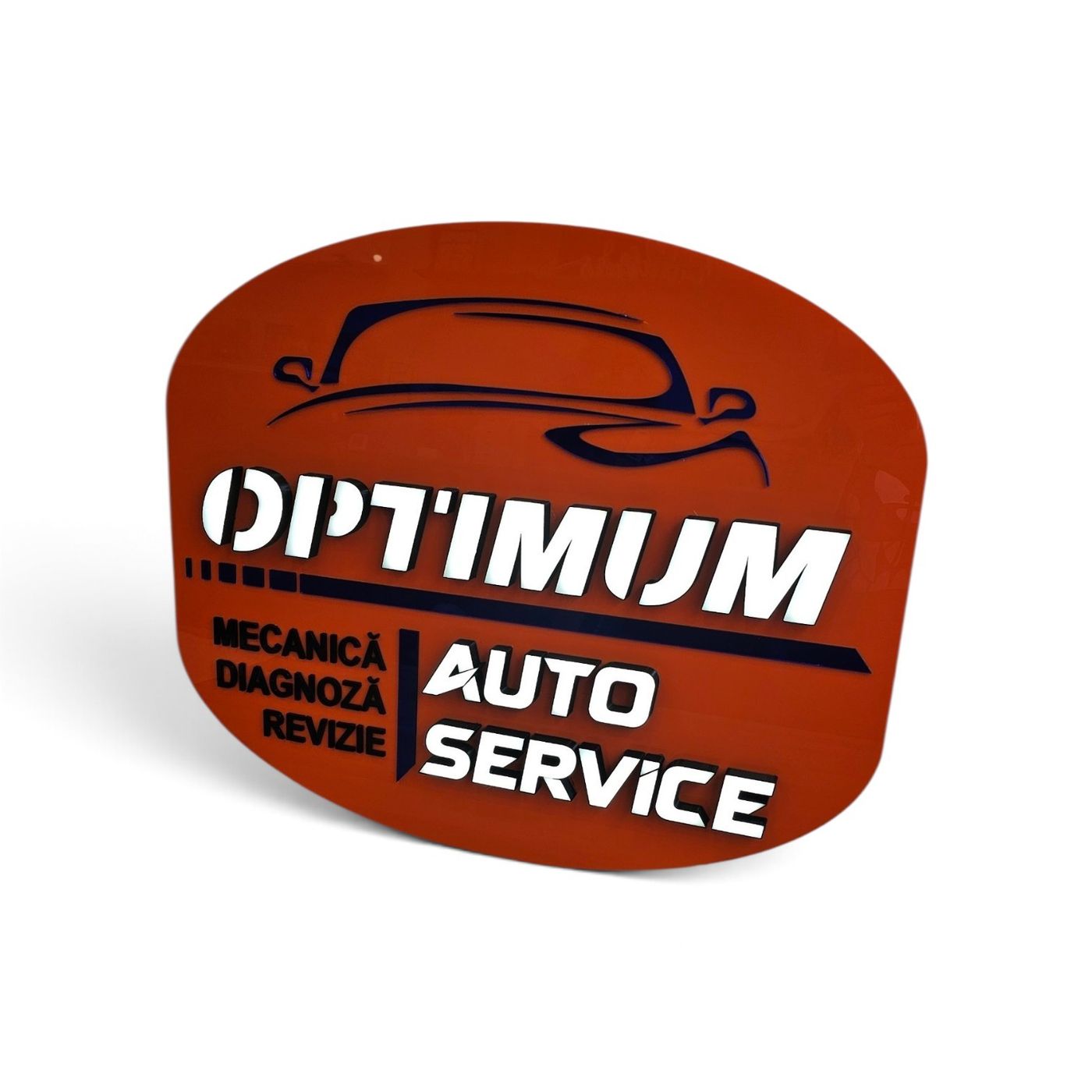 Firmă luminoasă „Optimum Auto Service”, pe panou portocaliu decupat după forma logoului