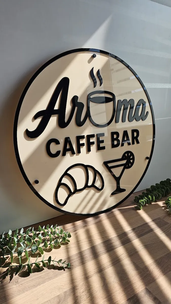 Firmă Aroma Caffe Bar din plexiglas
