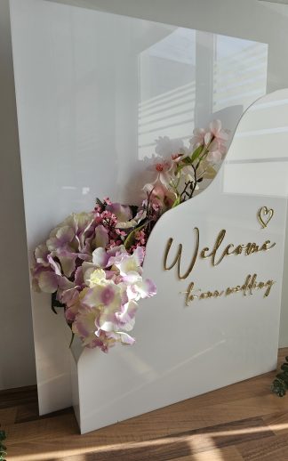 Panou intampinare invitati cu suport pentru aranjamente florale din plexiglas
