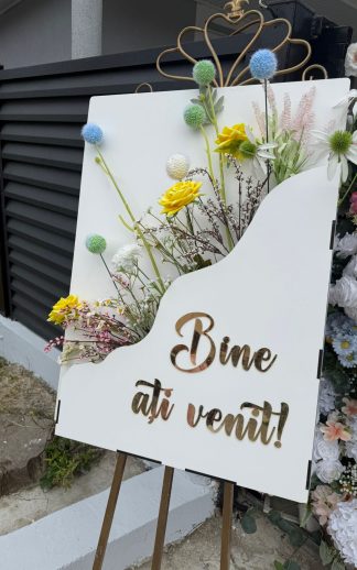 Panou intampinare invitati cu suport pentru aranjamente florale model 10